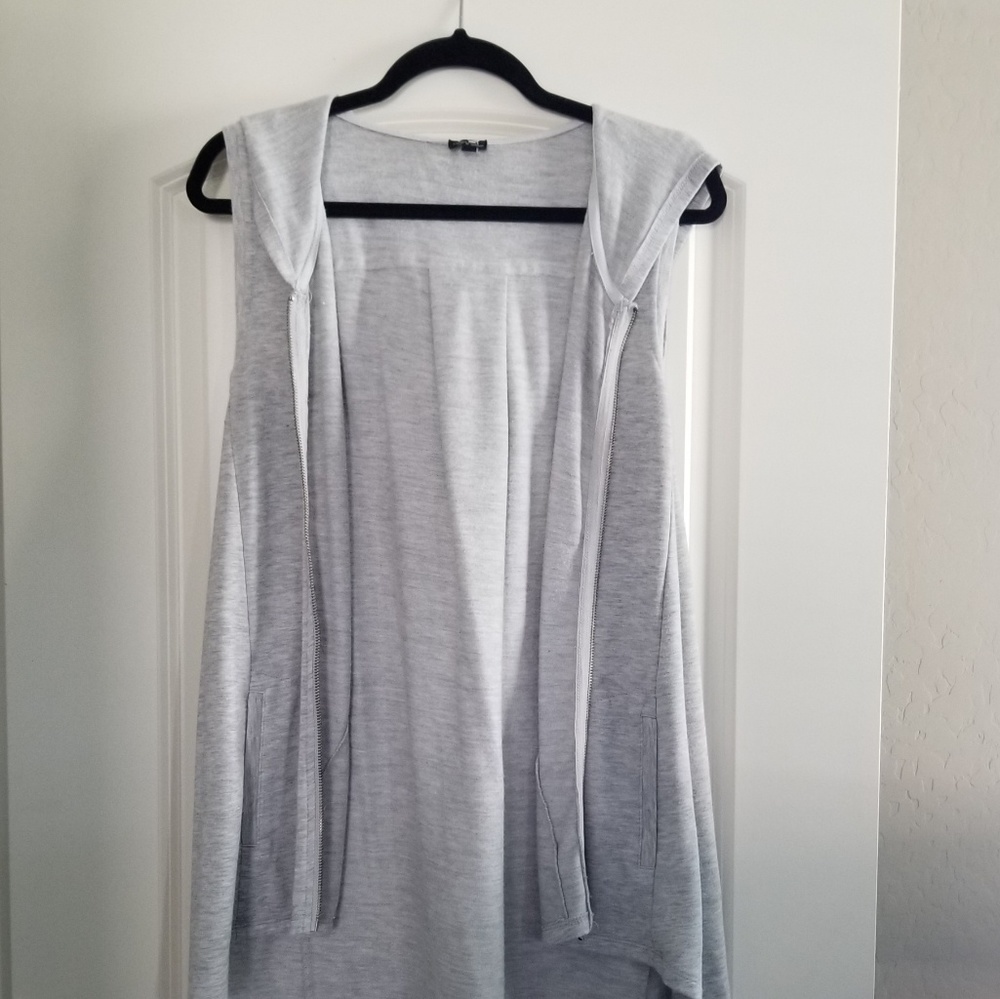 Sleeveless hoodie